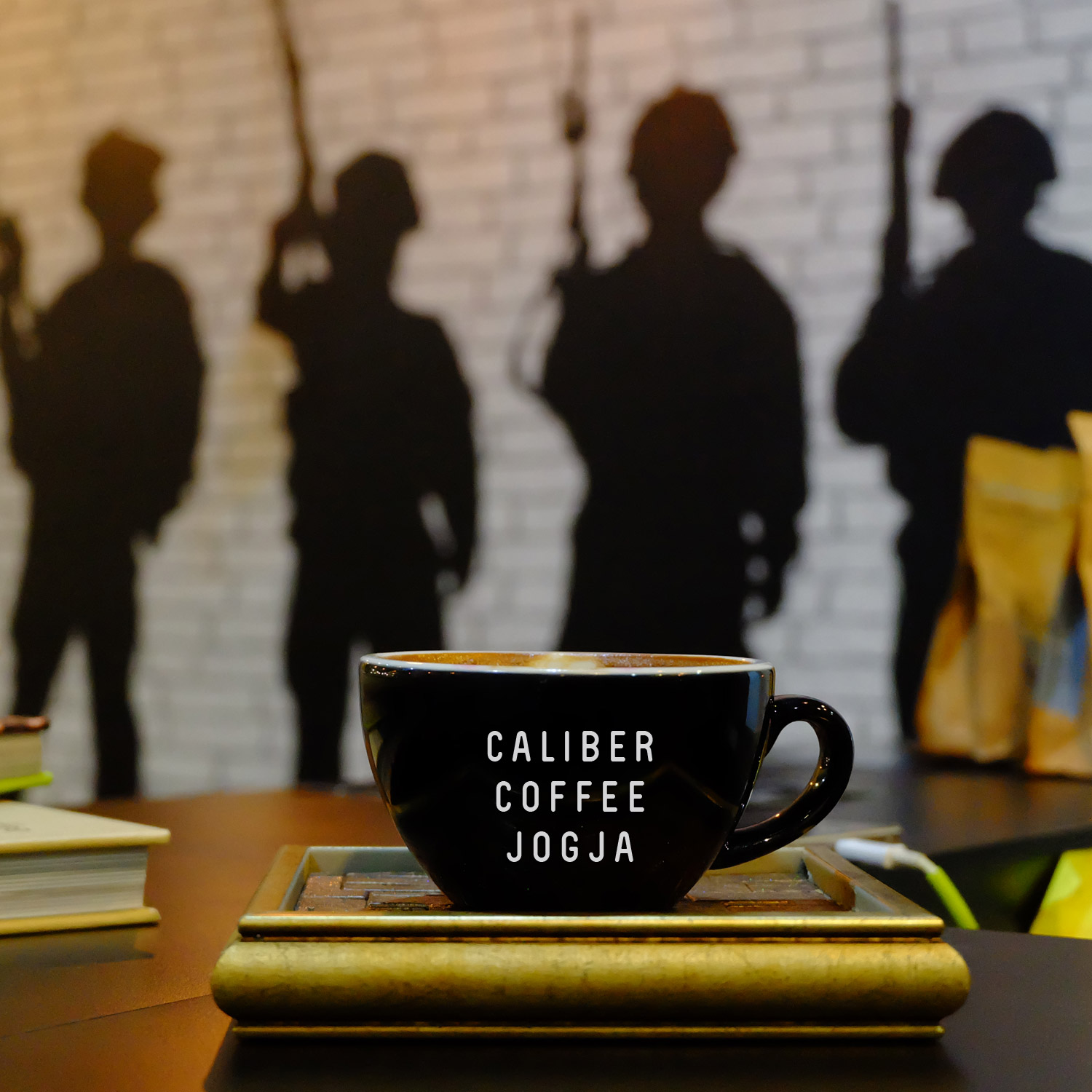 review-caliber-coffee-shop-jogja-butik-commando-chapter