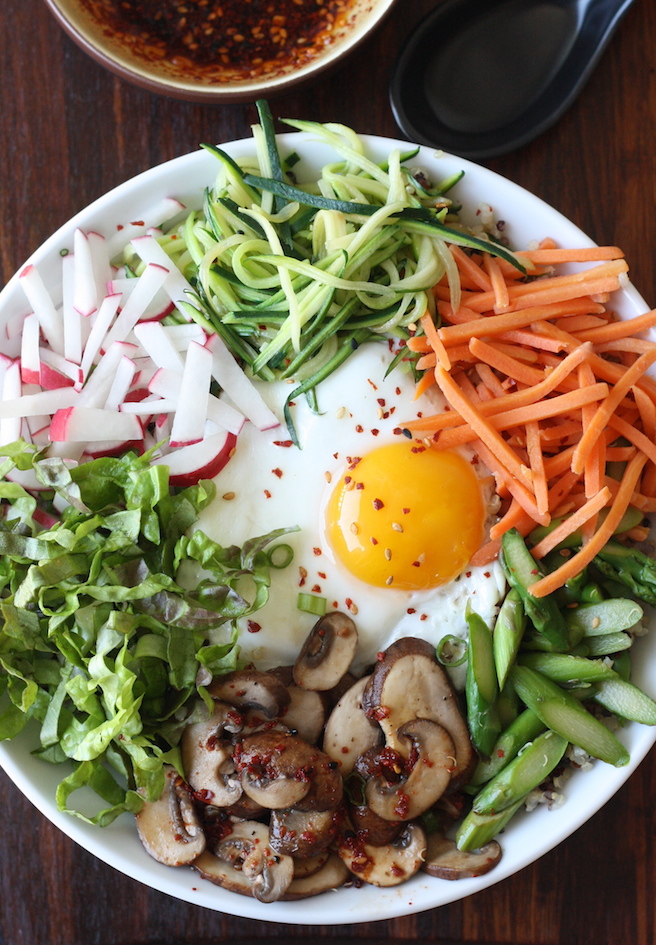 Quinoa Bibimbap (Korean Mixed Veggies Quinoa Bowl) recipe by SeasonWithSpice.com