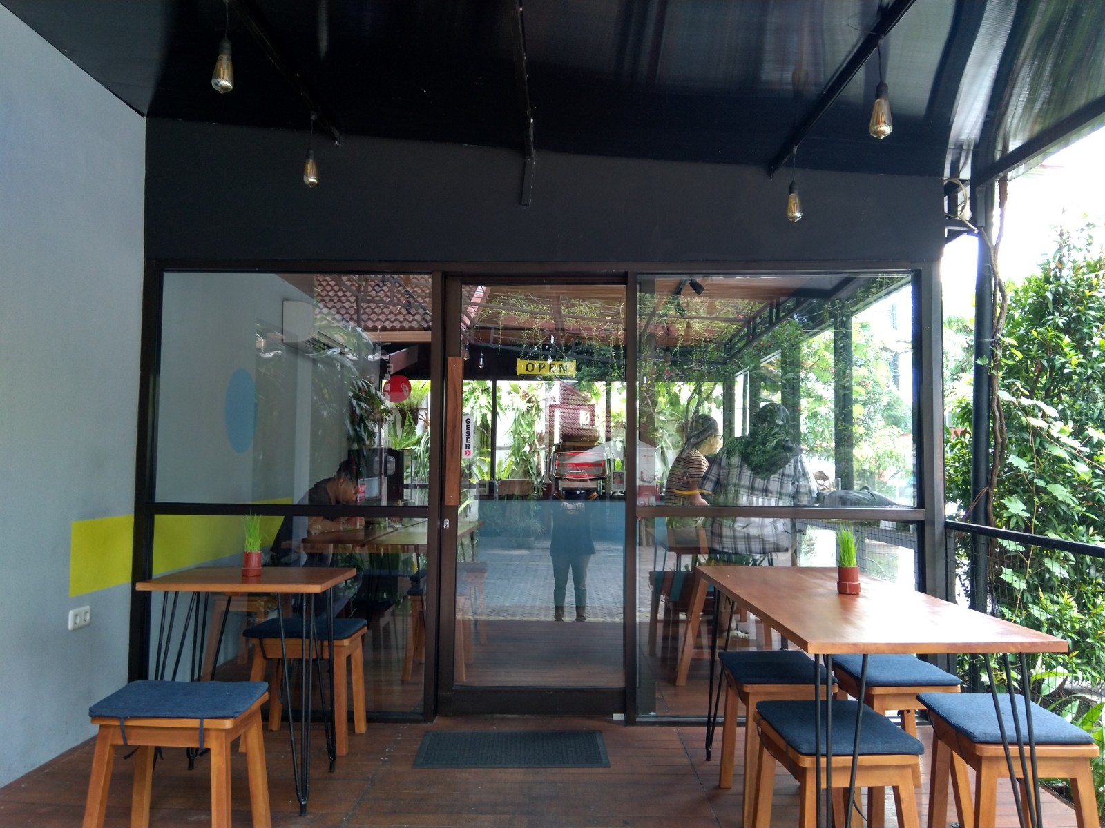 Pretty Odd Coffee Bar Jogja tempat yang kecil dan rasa yang unik