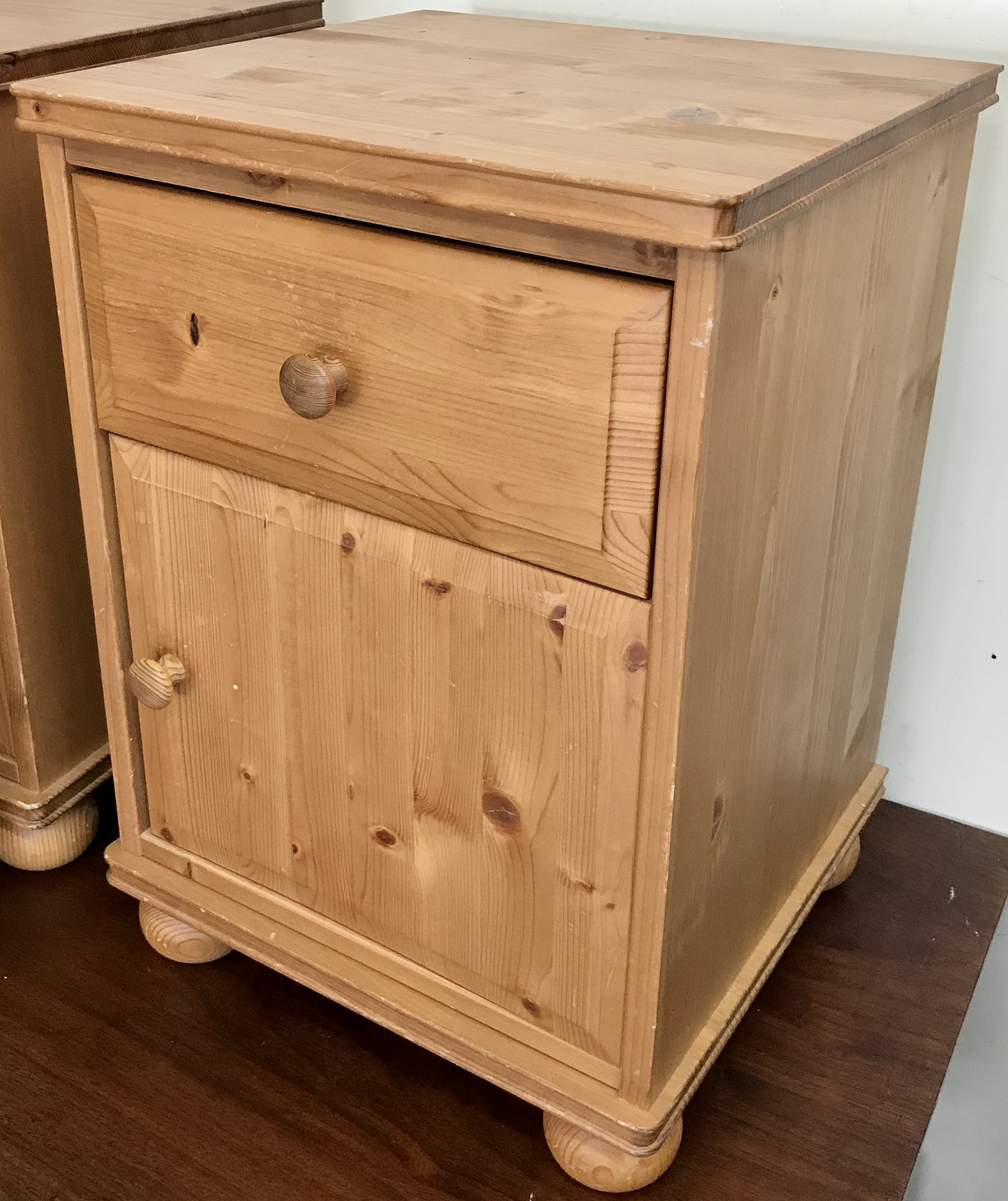 Uhuru Furniture & Collectibles Pair of Pine Nightstands with Bun Feet