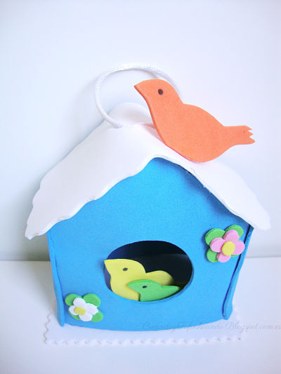 esta es la casita nido para pajaros en goma eva