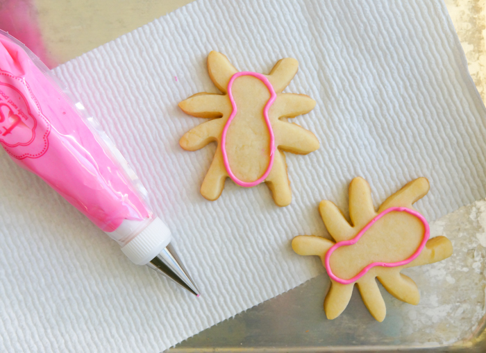 how to make pink spider cute decorated halloween cookies