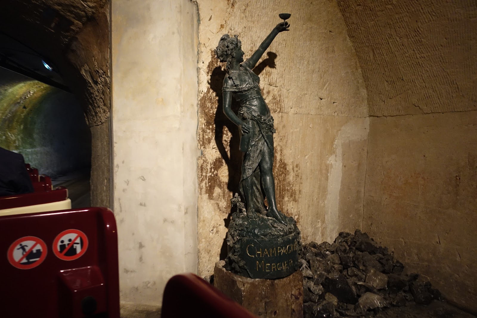 schillerwine Cellar Tour and Tasting at Mercier in Épernay Bourgogne