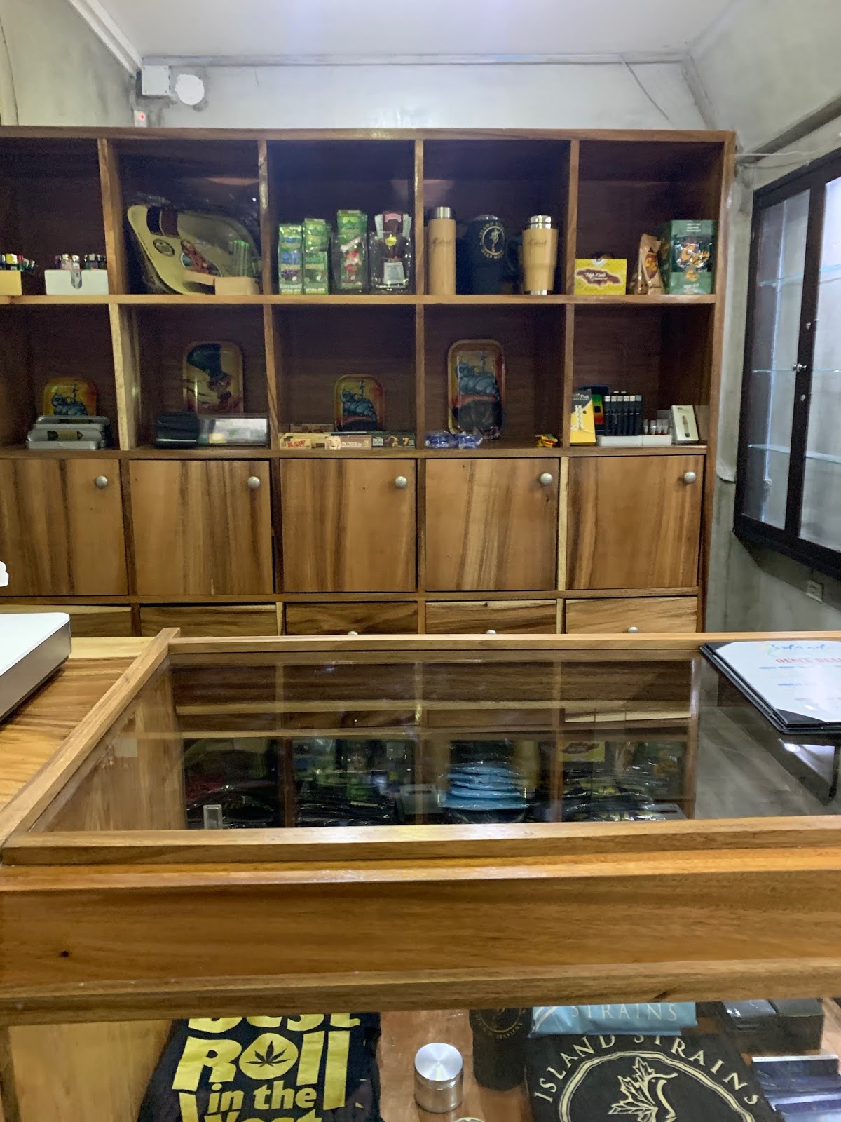 Where to buy legal weed in Jamaica (Kingston, MoBay and Negril Guide)