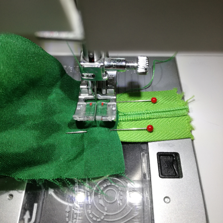 How to finish the zipper end on an unlined garment Como fazer o