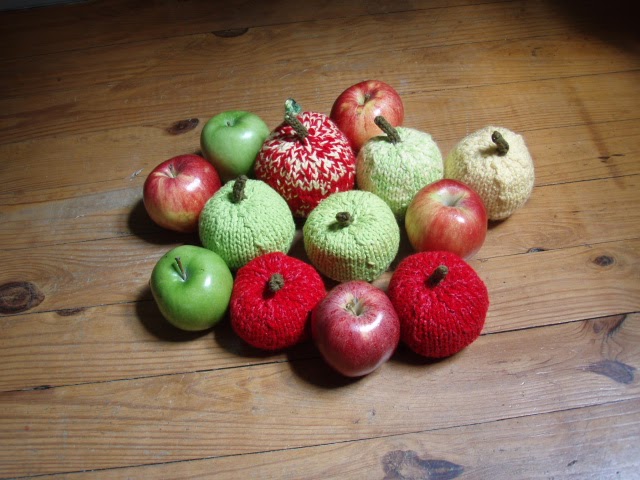 Stana's Critters Etc.: Knitting Pattern for Apples