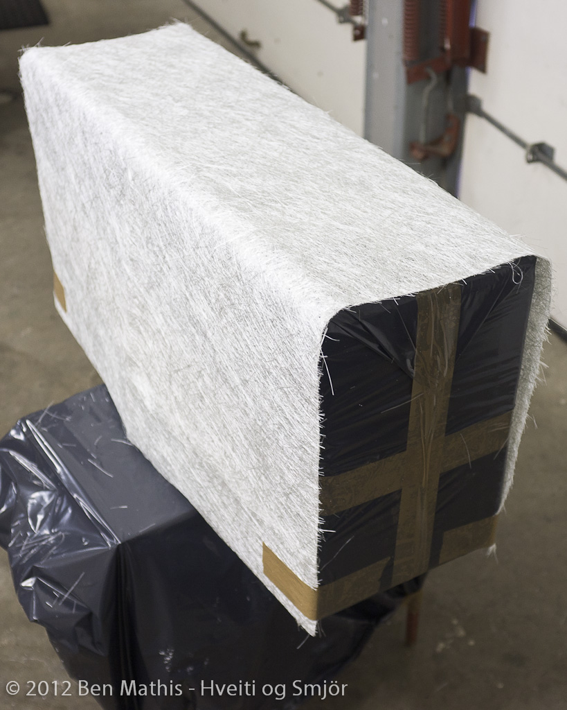 Hveiti og Smjör Bonus Fiberglass Bicycle Box Construction