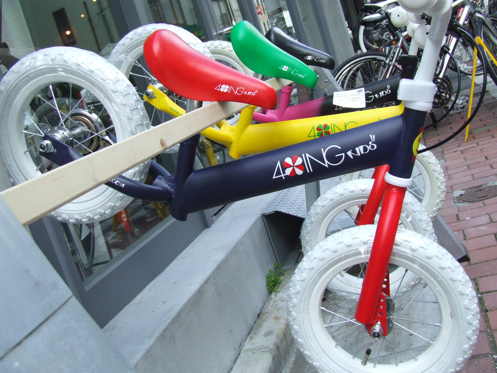 avelo Bicycle shop アヴェロ バイシクル ショップ 浦和 4ing Kick Bike フォーイング キックバイク