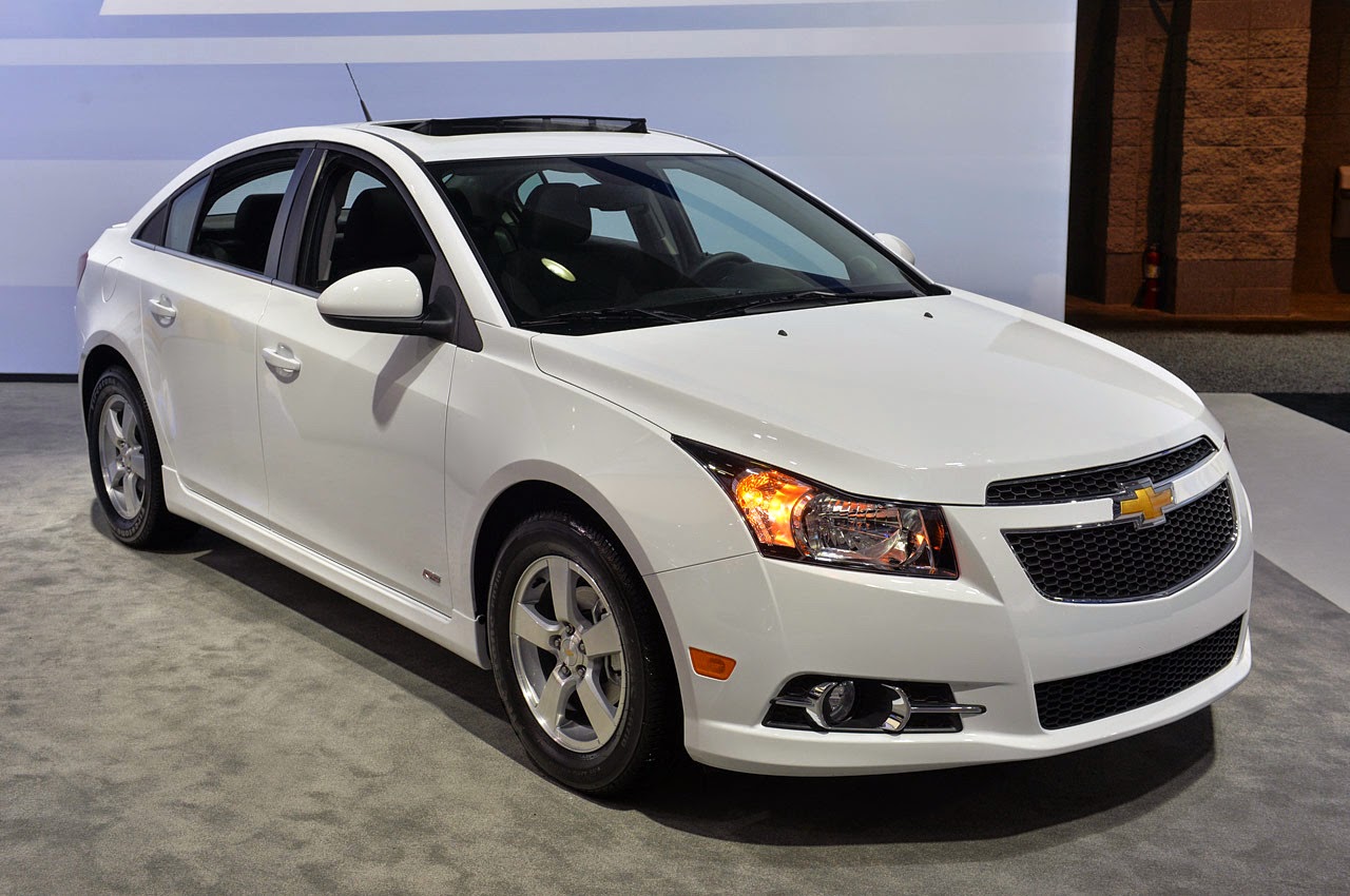 © Automotiveblogz: 2015 Chevrolet Cruze LT: New York 2014 Photos