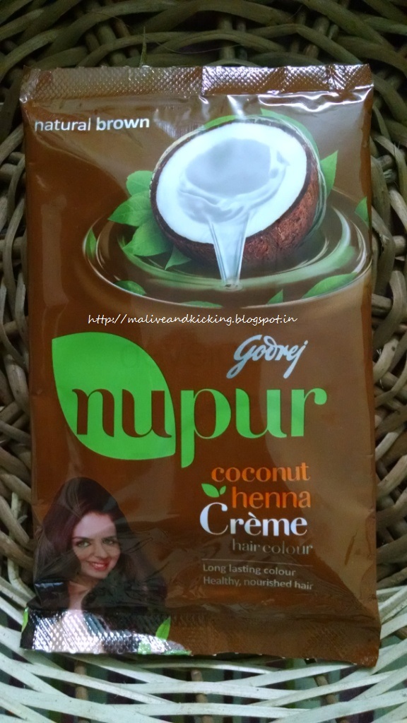 Godrej Nupur Mehendi | Diwali is around the corner and I'm ready to look  glamorous as ever with the help of Godrej Nupur mehendi based hair colour.  It has 9 natural herbs