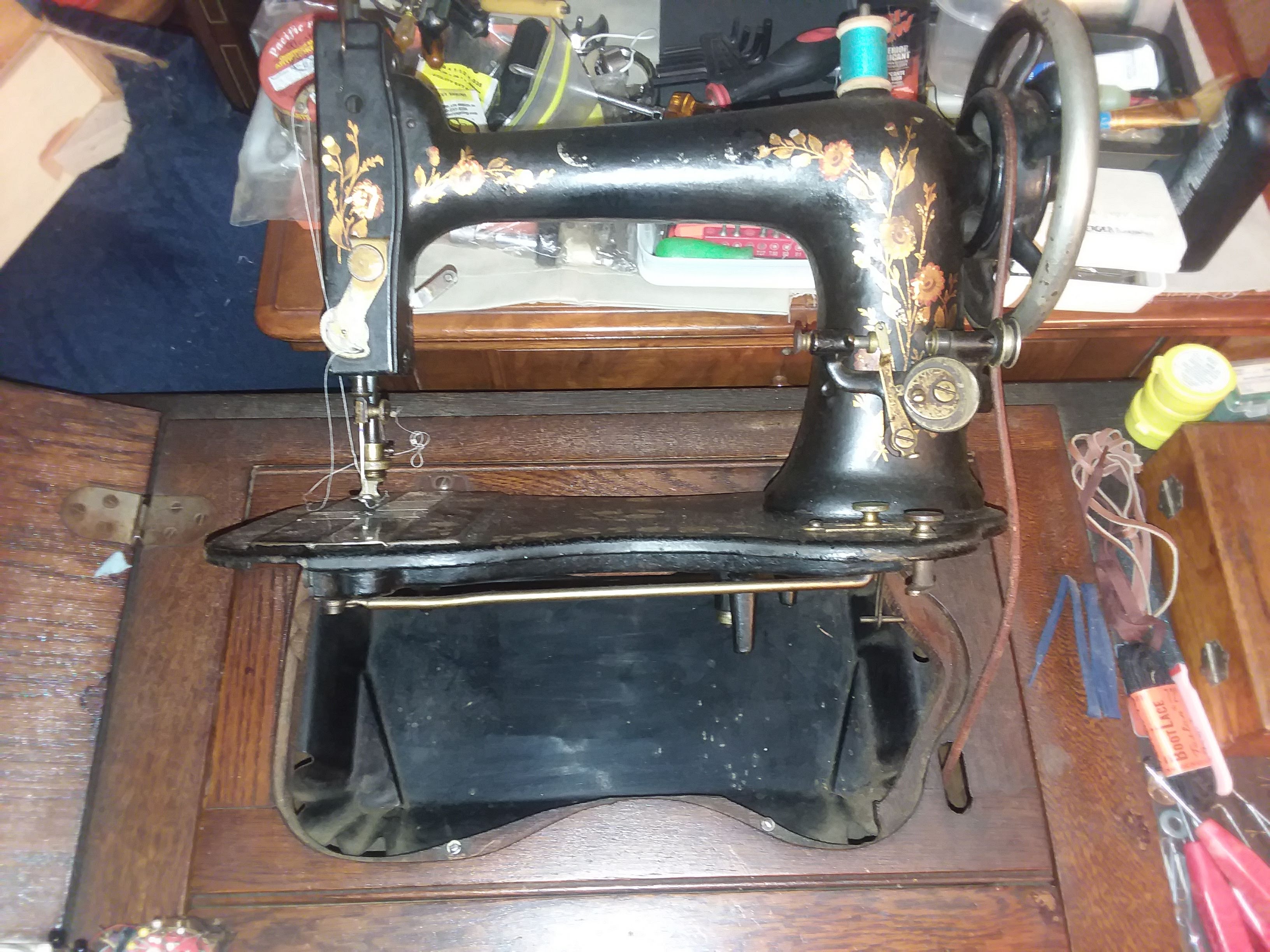 Queen Fiddle Base Vibrating Shuttle Treadle Sewing Machine by White