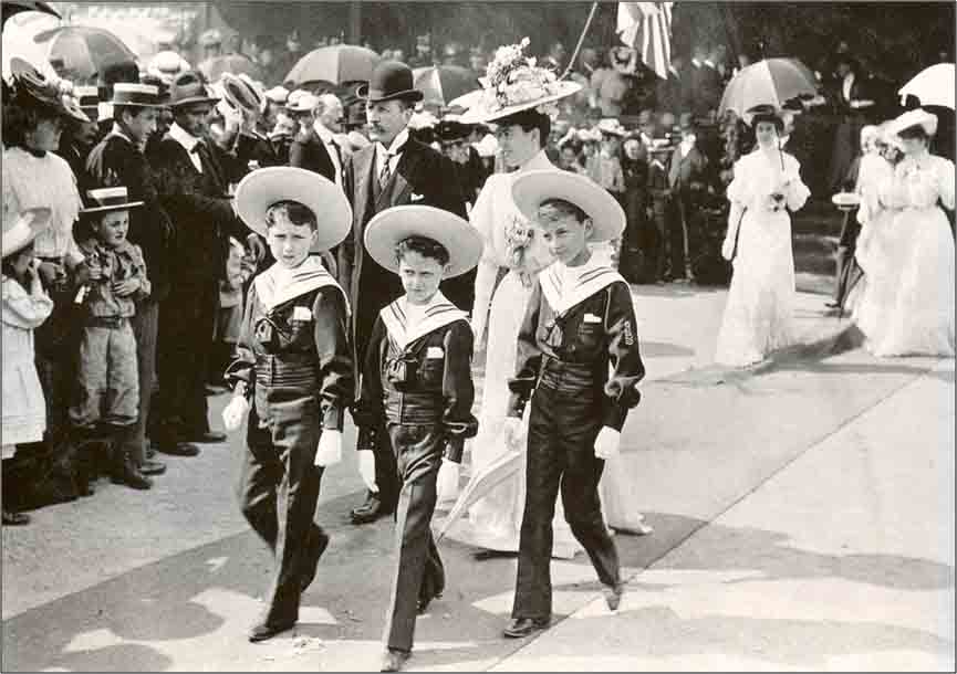 Le Creusot Eugène Schneider, son épouse et leurs trois fils, 11 juin 1905