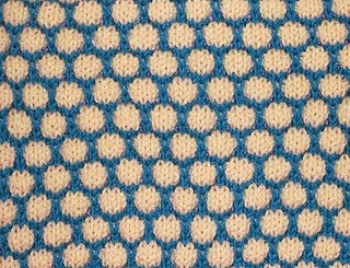 Stitch pattern of mosaic knitting with two colors