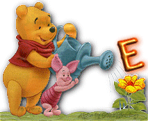 Abecedario de Winnie the Pooh y Piglet Regando una Flor.