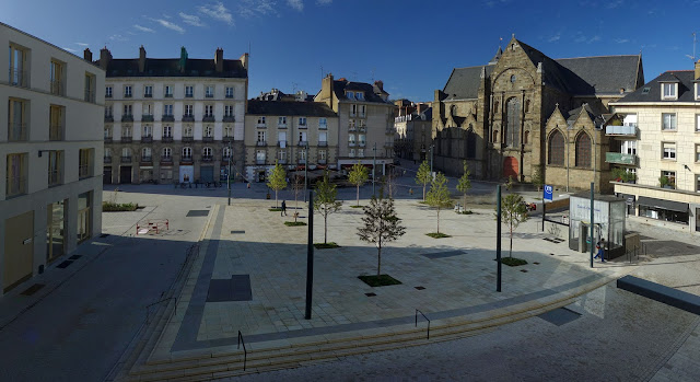 La Place Saint-Germain sous le soleil (Dimanche 31 Octobre 2021)