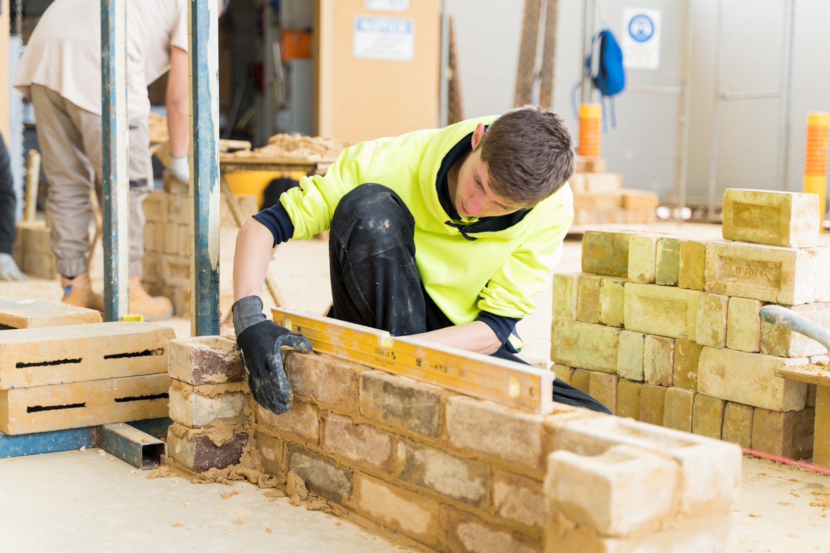 Choose the best bricklayer to learn courses