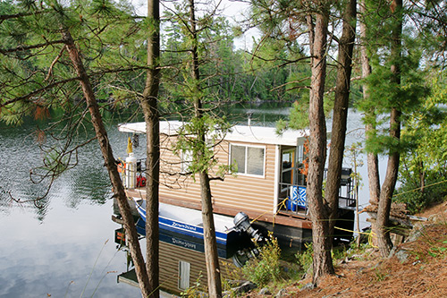 Park along the shoreline at your favorite fishing spot in your houseboat.