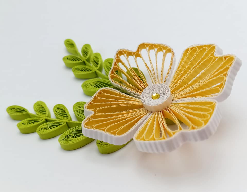 How to make flowers using a quilling husking board