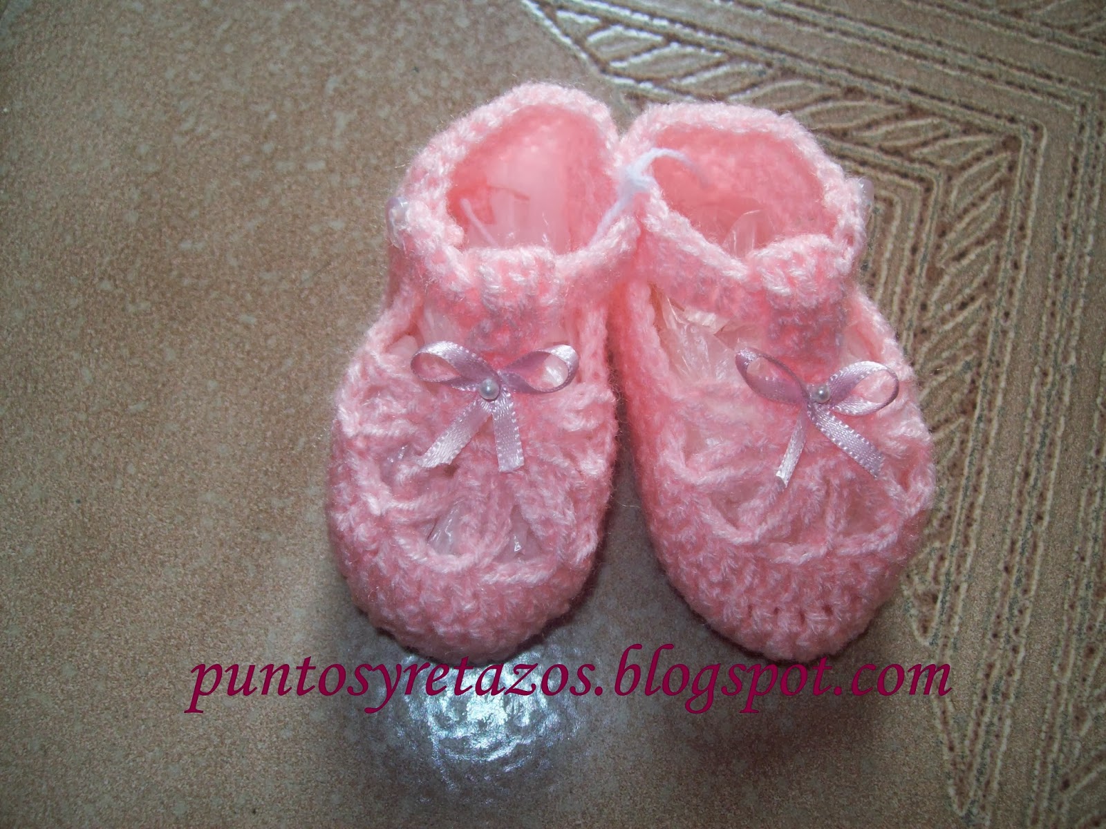 Robe Bébé Fille Avec Petits Souliers - Taille 0-6 Mois - Blanc Et Jaune - Sans Manches - Neuve Avec étiquettes