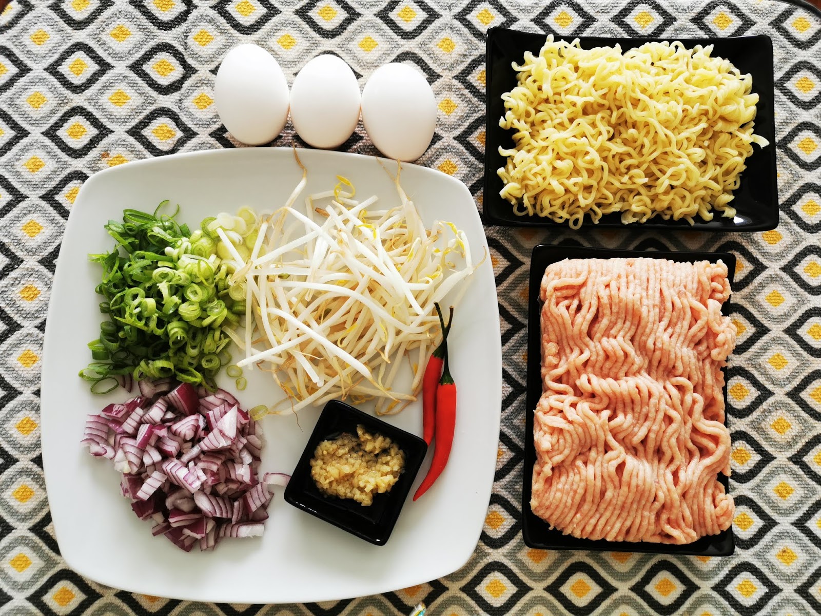 Pimentious Lumpia Mie Noodle Spring Rolls