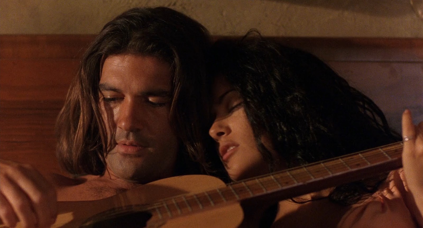 Desperado+%281995%29+HD+1080p+BRRip+Latino+-+Ingles+-+Descargatepelis.com.mkv_snapshot_01.10.14_%5B2020.01.12_20.31.02%5D.jpg (1600×865)