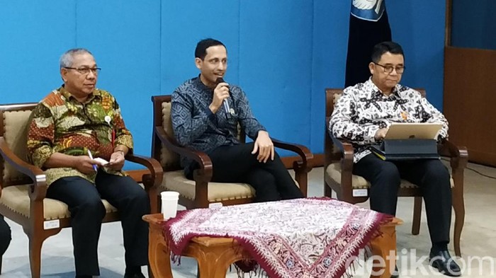 Pantau Dana BOS, Nadiem Minta Sekolah Laporan Online dan Pajang di Mading Pantau Dana BOS, Nadiem Minta Sekolah Laporan Online dan Pajang di Mading