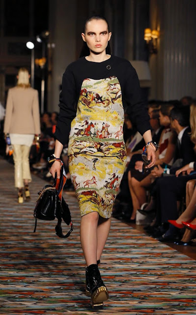 dior 4 xlarge trans%252B%252BHkVxAFgqeEC6IZ8o1GV1LM9SgZ 1QObXmiuY44JdK5E