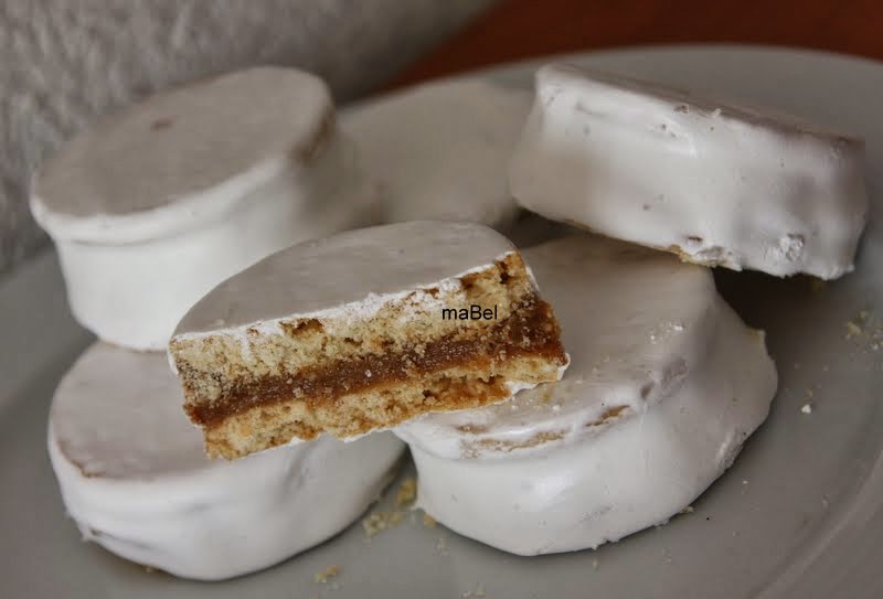 Alfajores blancos de dulce de leche ~ Pasteles de colores