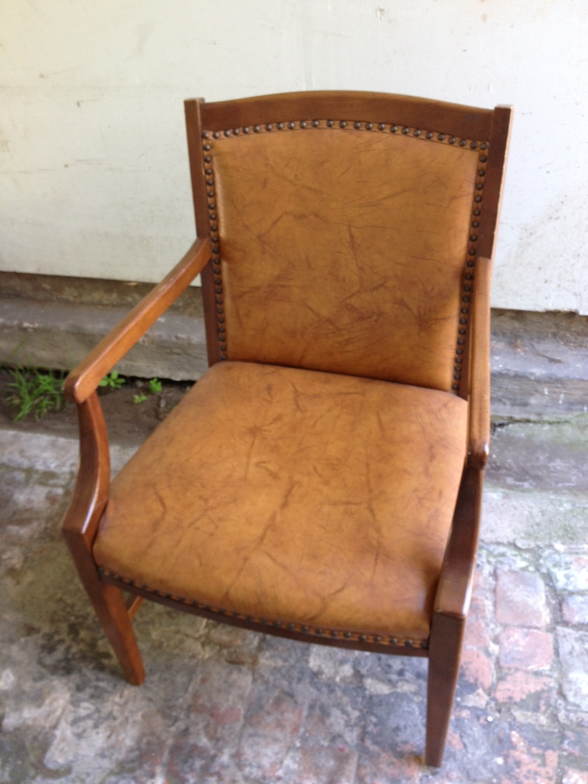 Tag Sale Vintage Leather Chair 100