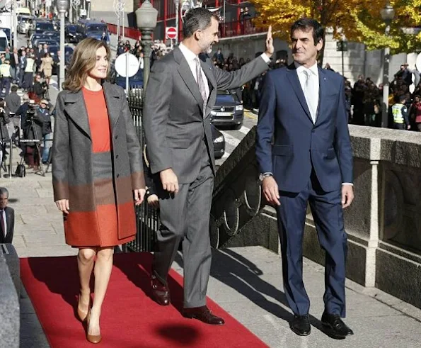 Queen Letizia wore Hugo Boss Colorina Wool Blend Cashmere Striped Coat and Malivi Skirt, Uterque shoes and handbag
