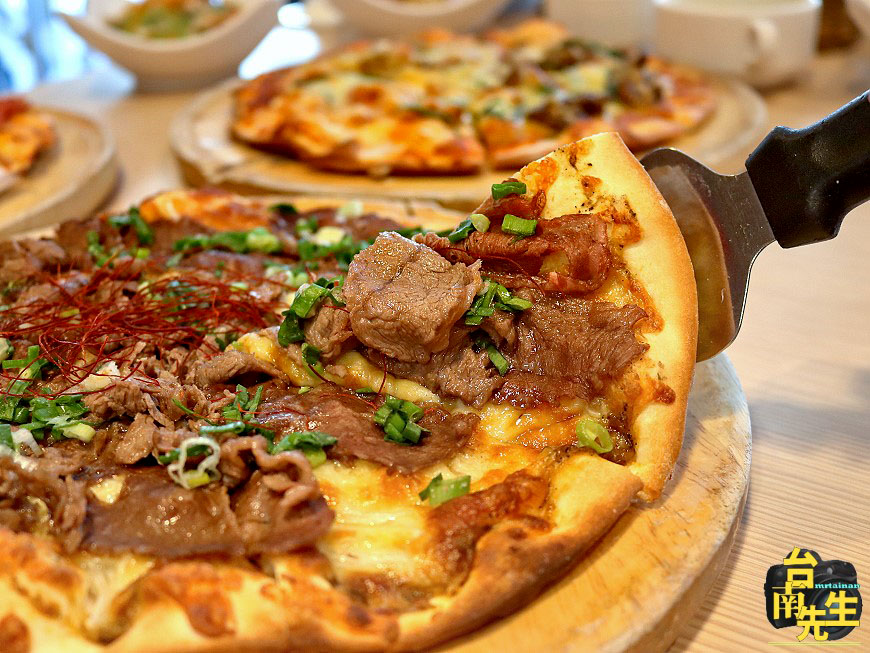 台南披薩吃到飽/手工現做窯爐燒烤/特調配方麵皮搭配豐富餡料/20多種披薩口味一次滿足/披薩、炸雞、脆薯、義大利麵、飲料、沙拉、濃湯、冰淇淋無限供應/不收服務費