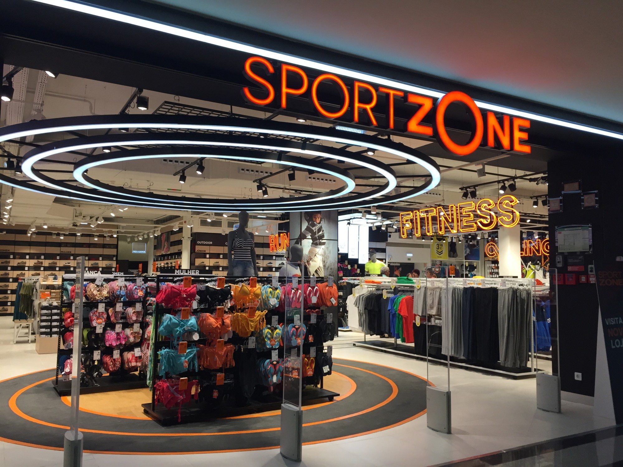 Sport Zone encontrase a recrutar novos funcionários de Norte a Sul do país