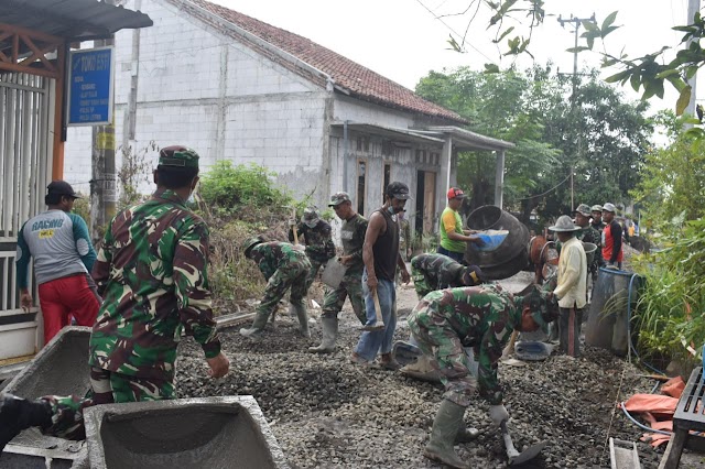 Karya Bakti Wujudkan Kemanunggalan TNI Dengan Rakyat   