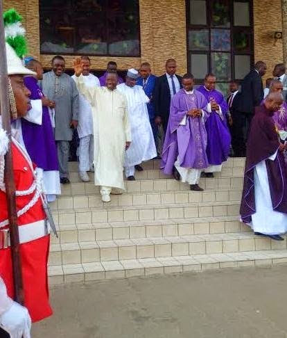 2 Pics: GEJ visits Our Lady Queen of Nigeria Catholic pro-cathedral Abuja