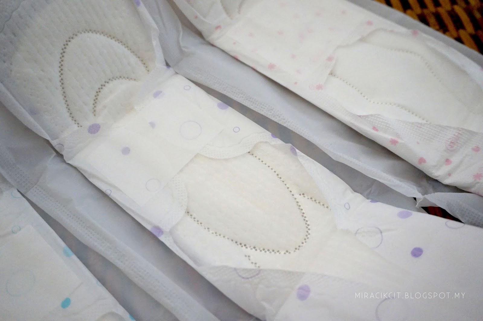 YOUNG GIRL UUCARE SANITARY PADS — miracikcit