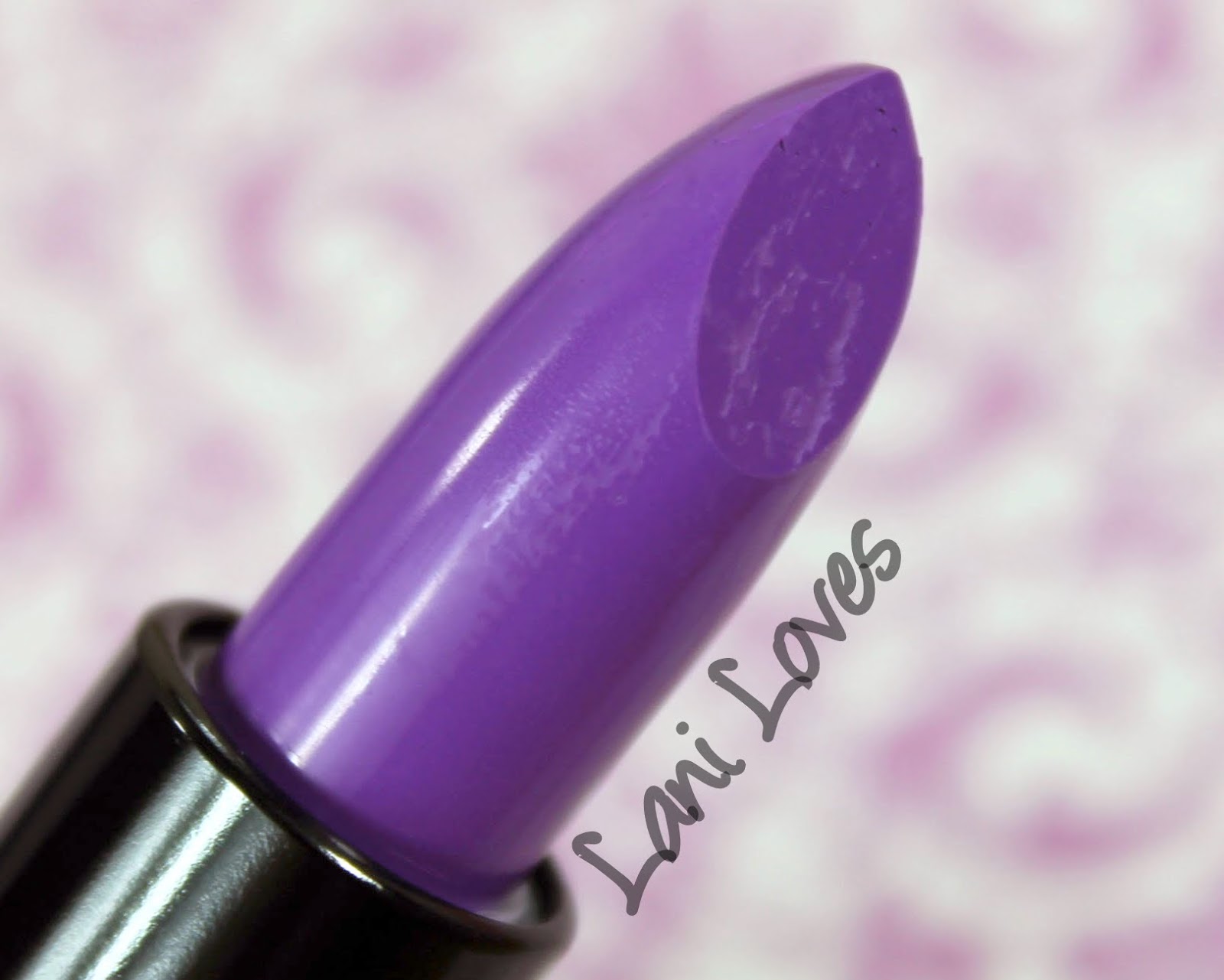 Makeup Revolution Amazing Lipstick - Depraved Swatches & Review