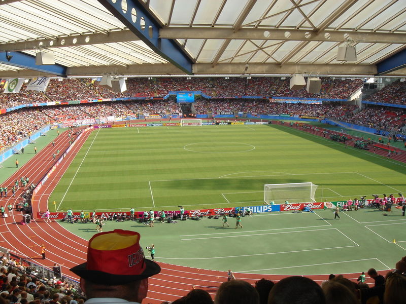 Almaniyanın  gözəl stadionları 20060611-800px-Frankenstadion_1