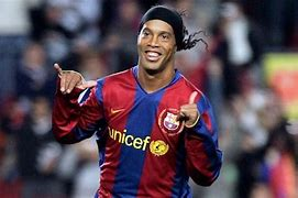 ‘We offered a heap of cash’ – Ex-Man Utd boss Kenyon on endeavors to sign Ronaldinho
