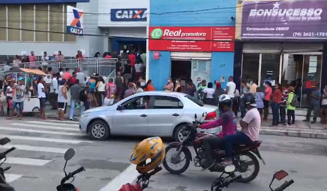 Centro de Jacobina teve aglomerações e filas imensas; veja vídeo