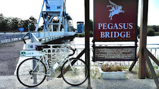 Pegasus Bridge à vélo
