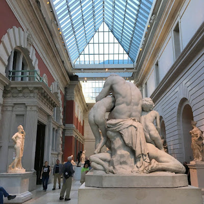 New York The Met: Galleria di sculture europee