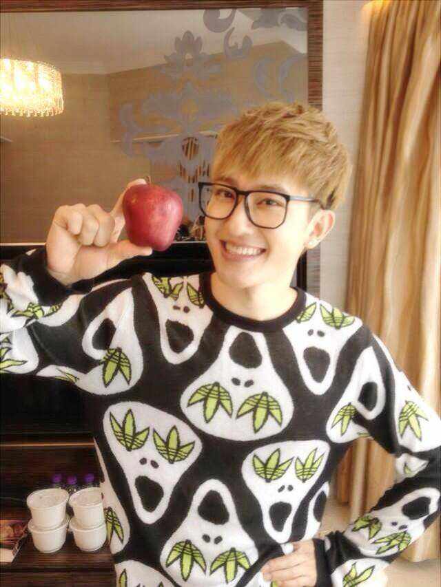 Zhoumi Super Junior-M Bergabung dengan Twitter - Widipedia Korea