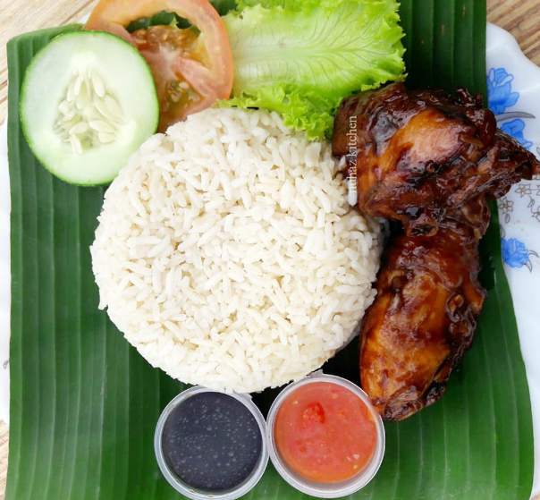 Resepi Nasi Ayam Simple Yang Sedap Lengkap Dengan Sos Kicap