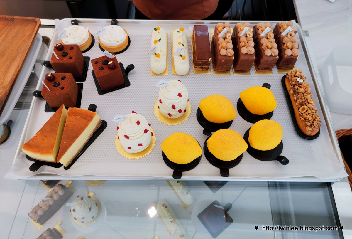 LE PETIT FOUR CAFE BEACH STREET, TOWN