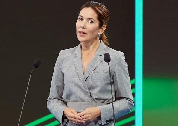 Crown Princess Mary wore a jumpsuit from Max Mara spring/summer 19 collection. diamond earring, Gianvito Rossi black pumps, Carlend clutch