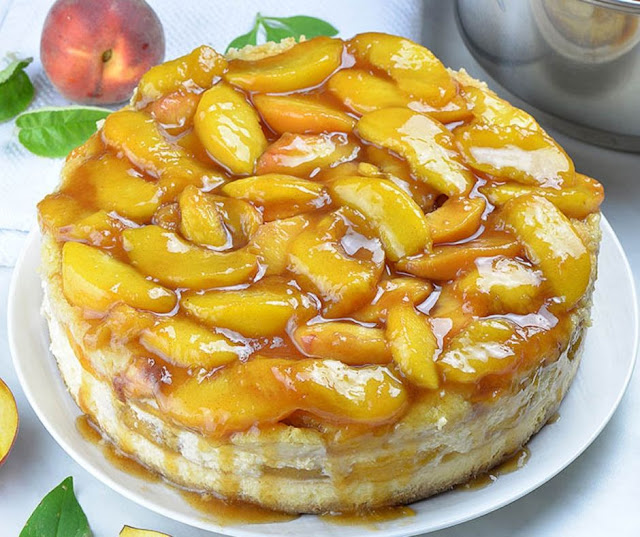 Peach Cobbler Cheesecake Peach Cobbler Cheesecake