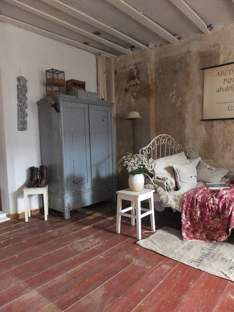 princessgreeneye: Schlafzimmer im "kleinen Haus"...........