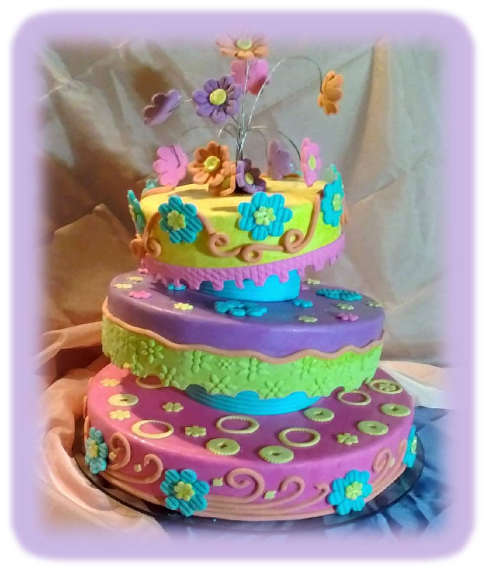 Fantasías Neilé Filigrana o en inglés Quilling en Pastel. Tortas con