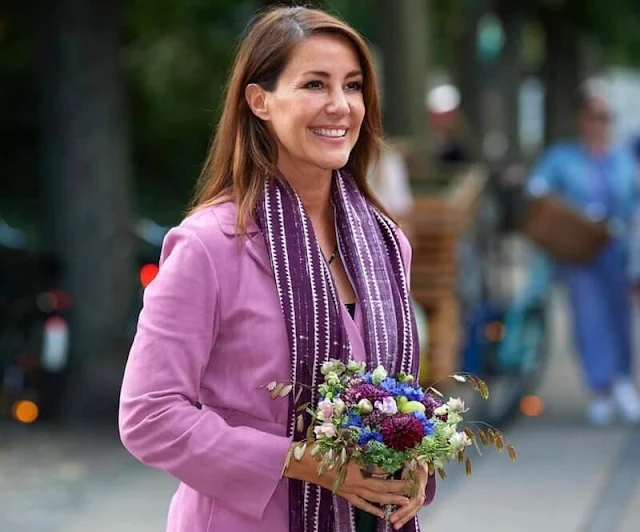 Princess Marie wore a new pink coat from Stine Goya, and ankle boots by UFO. She wore a necklace by Christine Hvelplund