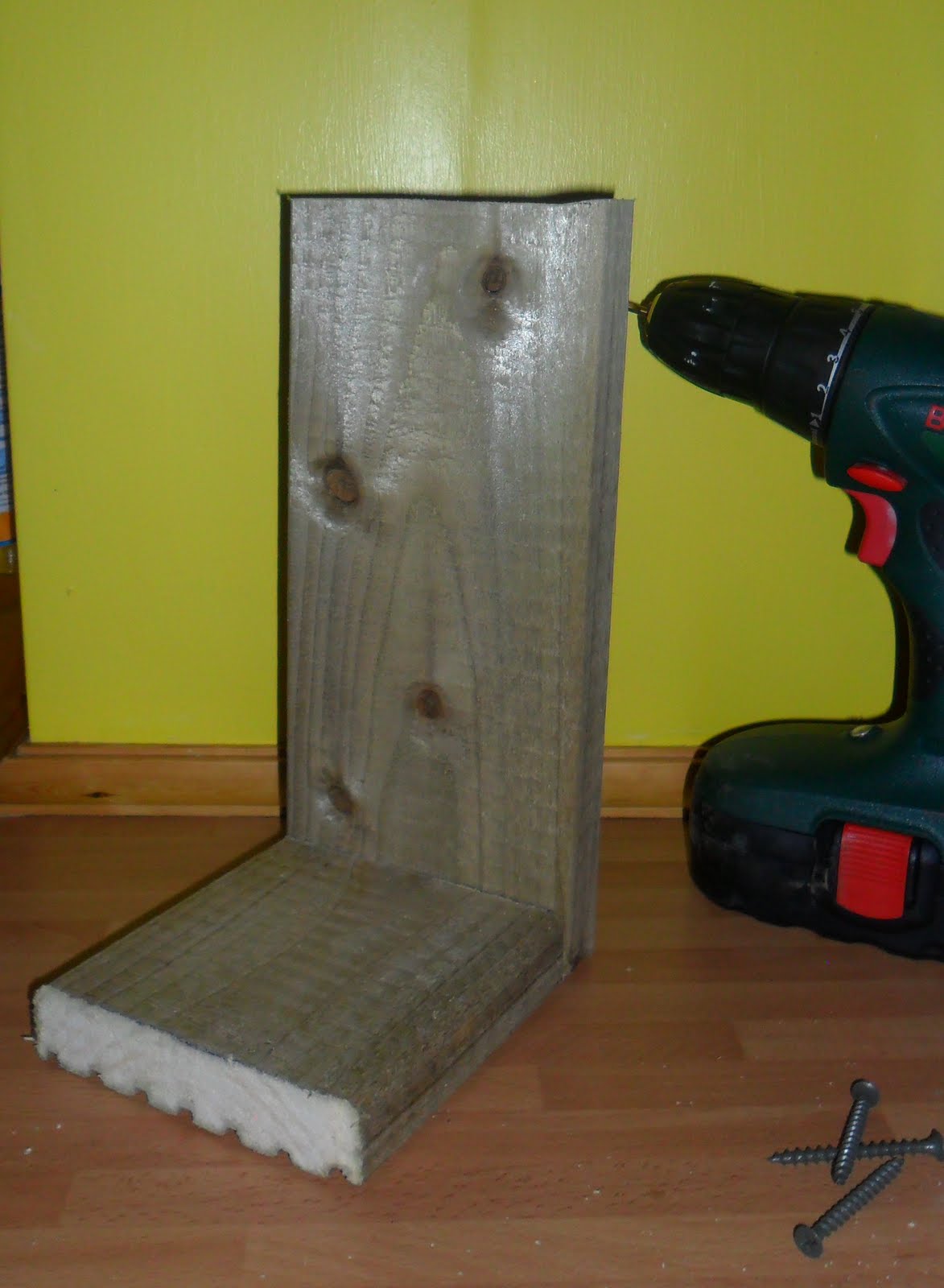 Busy Crafting...: How to Make a Robin Nest Box